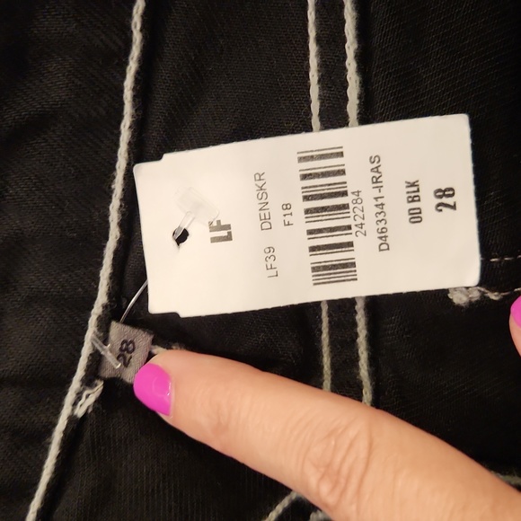 Black with white stitching Carmar distressed jean skirt size 28! New with tags! - Picture 2 of 12